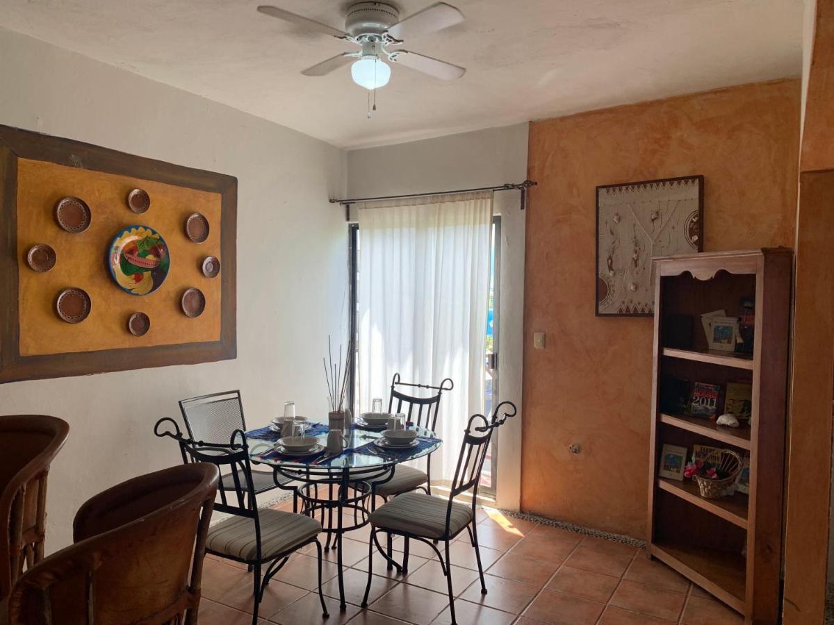 Casa Caribe Cancun Bagian luar foto A dining room in a typical middle-class home in Mexico
