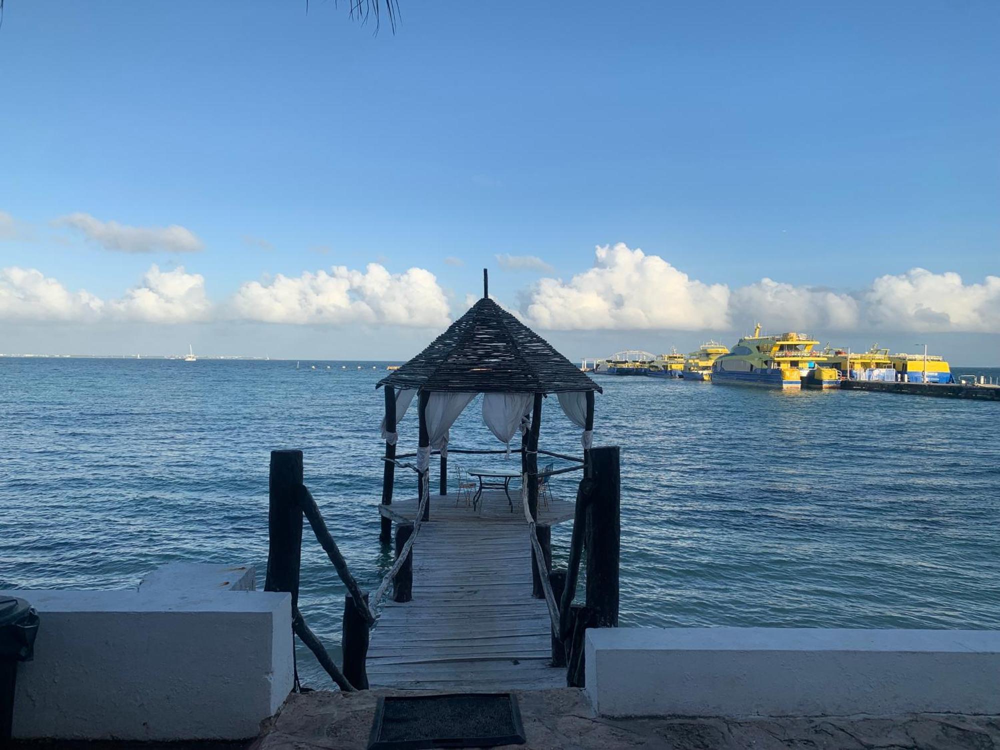 Casa Caribe Cancun Bagian luar foto View of the port of Labuan