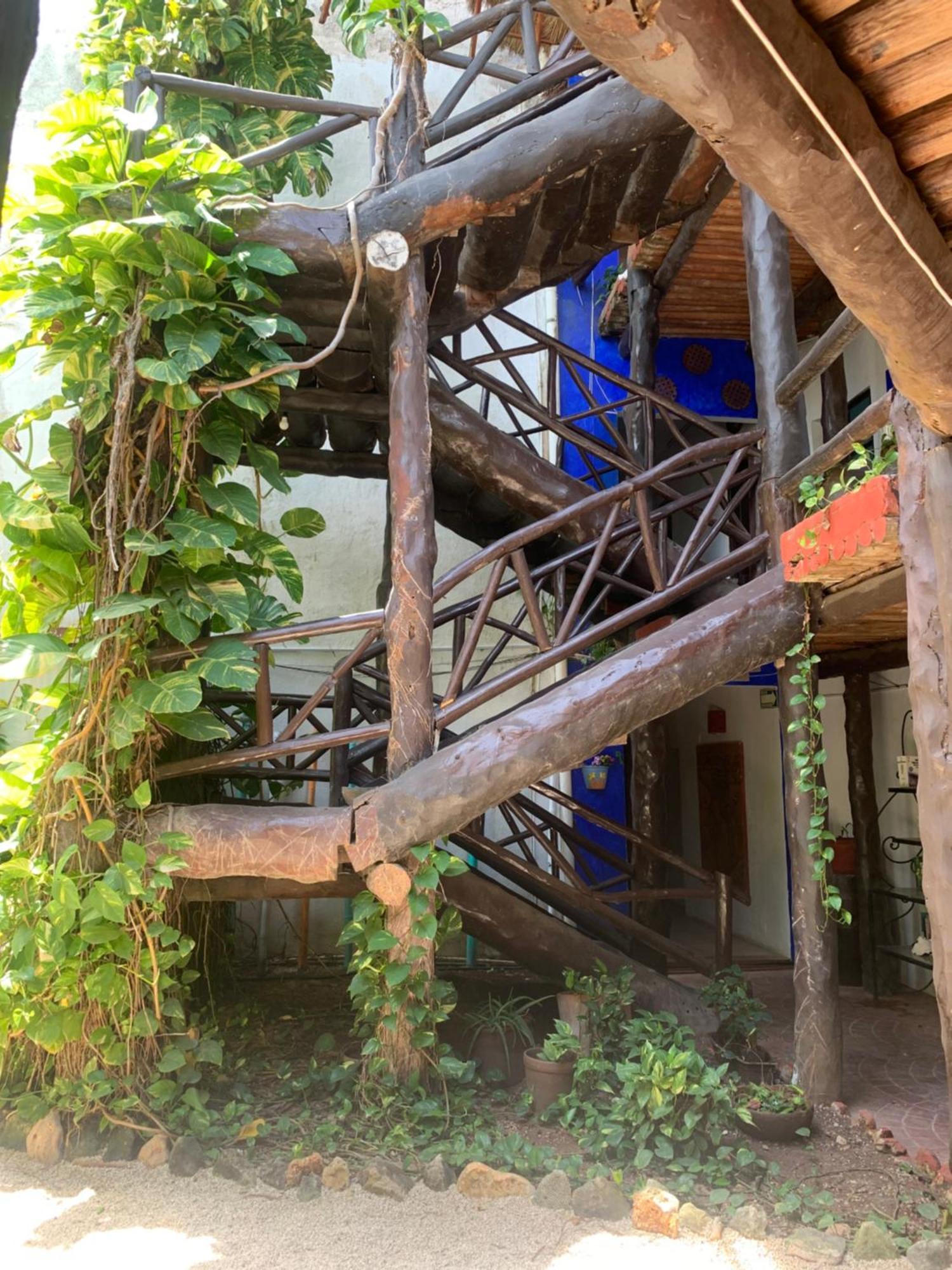 Casa Caribe Cancun Bagian luar foto Spiral staircase at the house