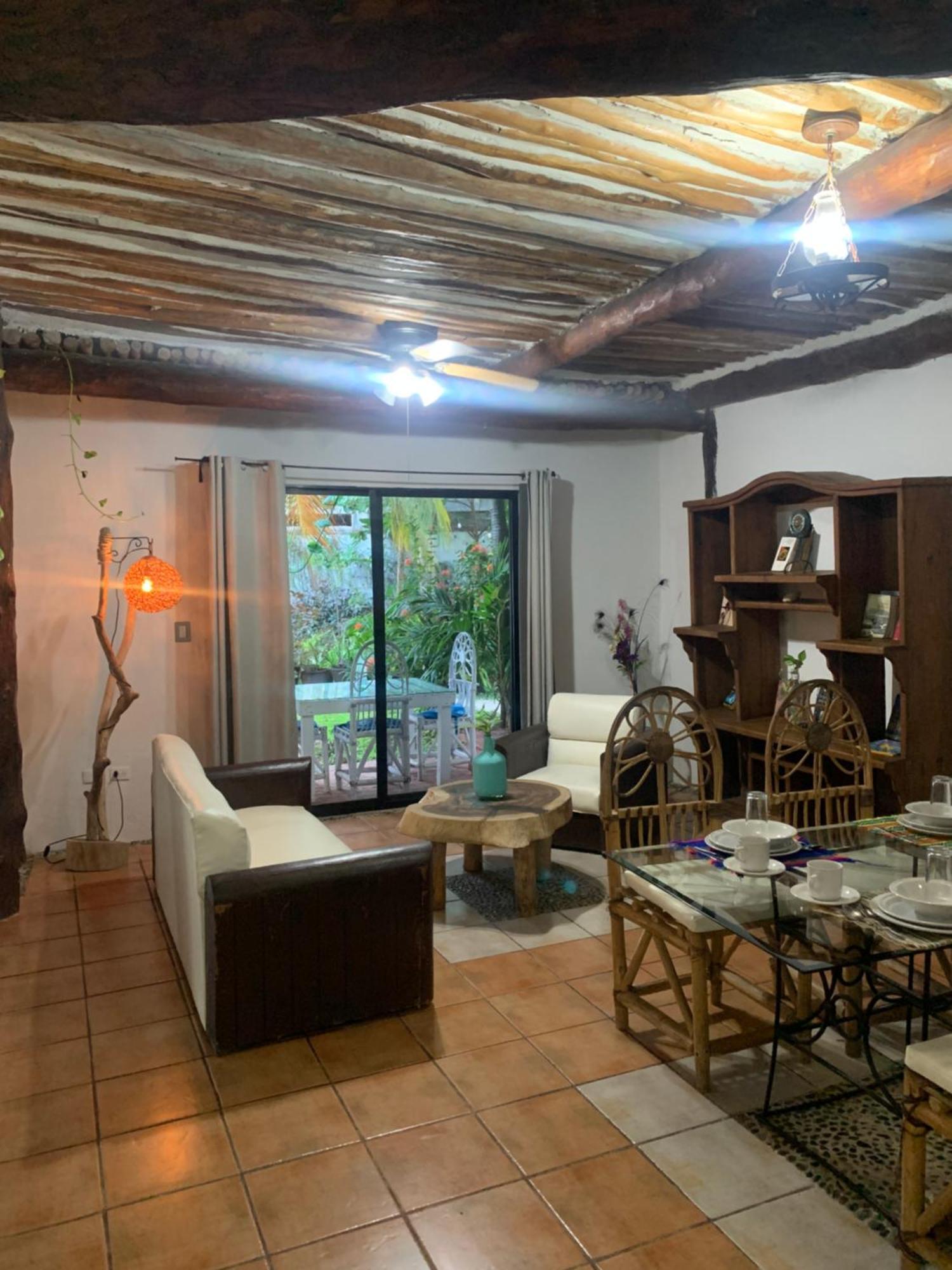 Casa Caribe Cancun Bagian luar foto A typical house in the community